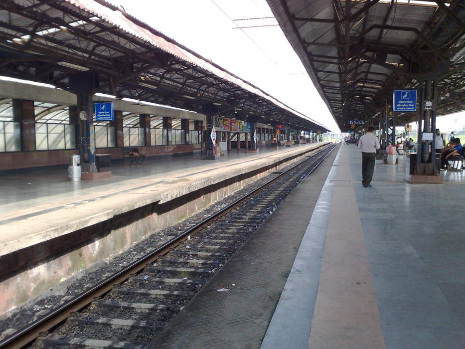 Khandeshwar railway station: Railway Station in Maharashtra, India