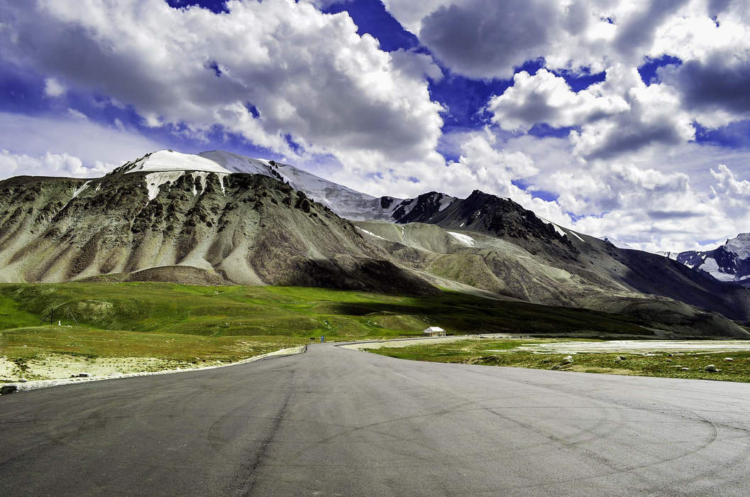 Khunjerab Pass: Mountain pass in Pakistan and China