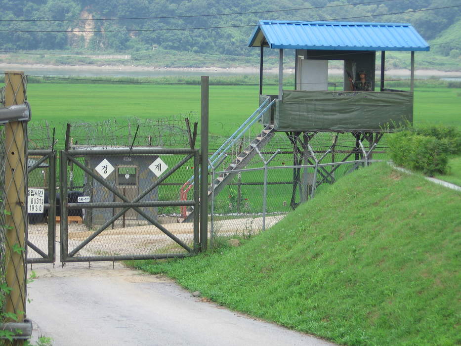 Korean Demilitarized Zone: North-South Korean border barrier