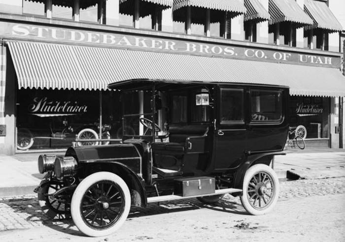Limousine: Luxury car with division driven by a chauffeur