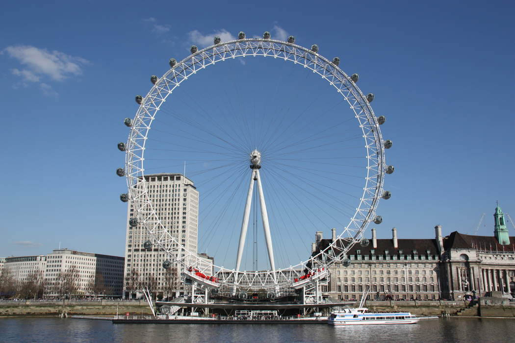 London Eye: Observation wheel in London, England