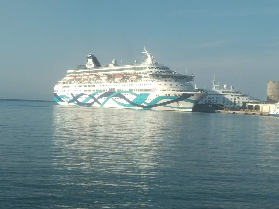 MS Crown Iris: Cruise ship built in 1992