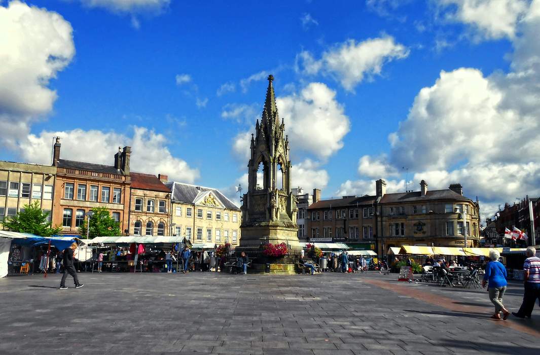 Mansfield: Market town in Nottinghamshire, England