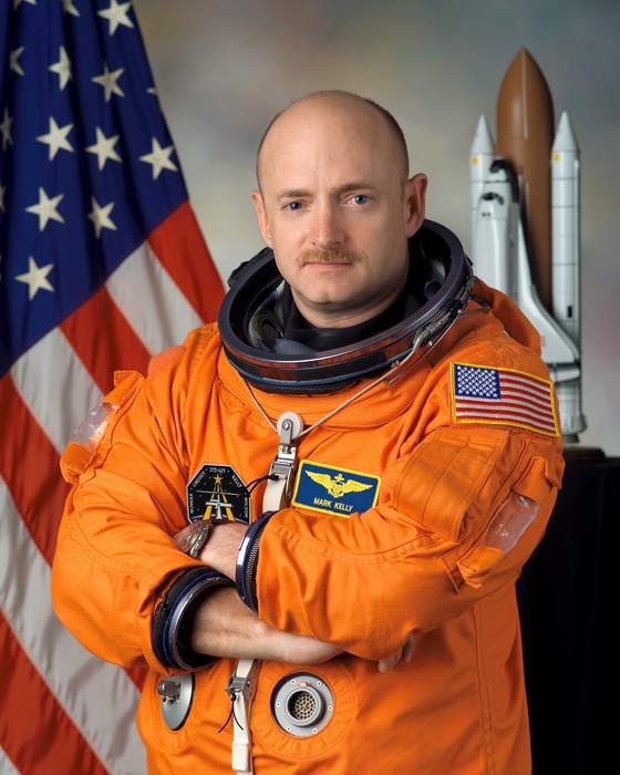 Mark Kelly: American politician, astronaut & Navy captain (born 1964)