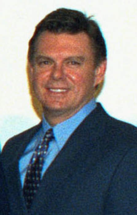Martin Savidge: American television news correspondent (born 1958)