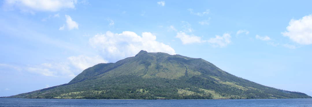 Mount Ruang: Stratovolcano in North Sulawesi, Indonesia