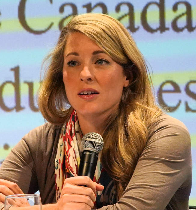 Mélanie Joly: Canadian politician and lawyer