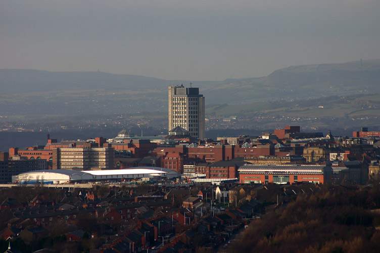 Oldham: Town in Greater Manchester, England
