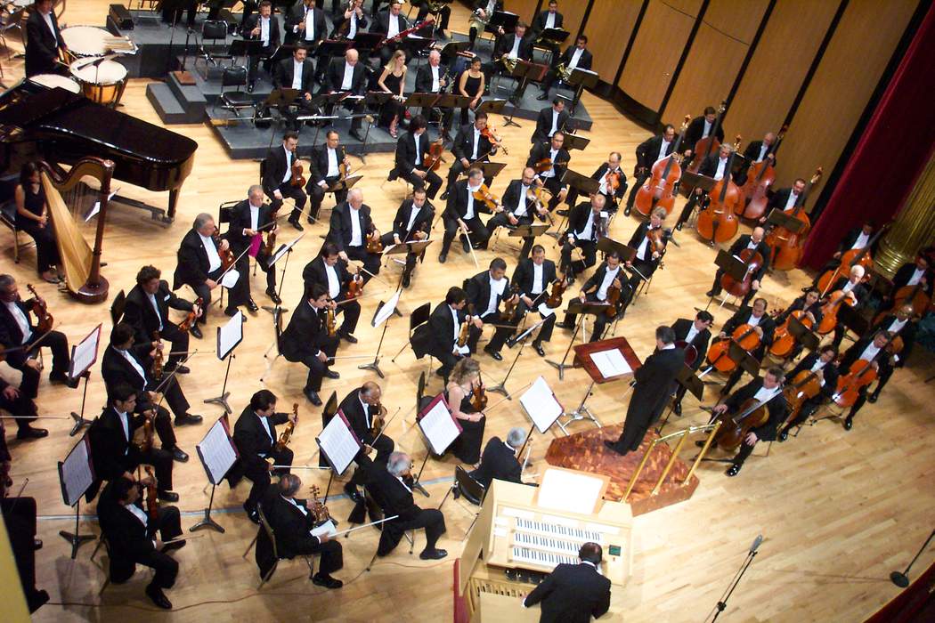 Orchestra: Large instrumental ensemble