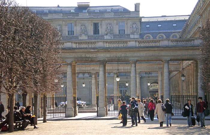 Palais-Royal: Palace and an associated garden located in the 1st arrondissement of Paris