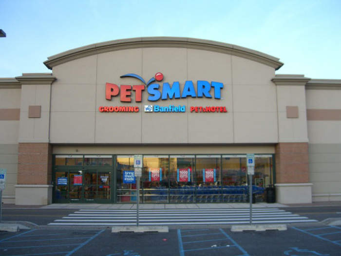 PetSmart: American pet supply store chain