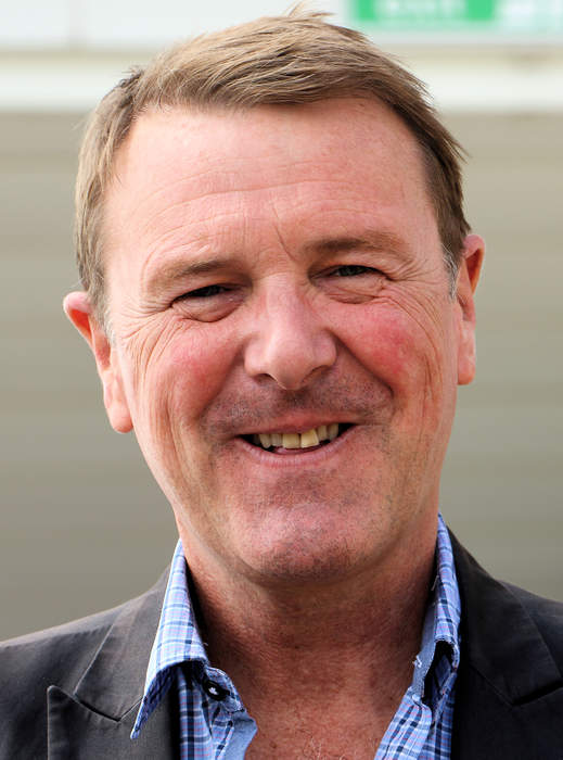 Phil Tufnell: English cricketer and television personality (born 1966)