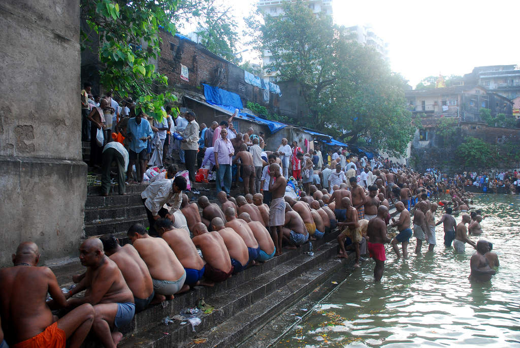 Pitru Paksha: 16–lunar day period in Hindu calendar for ancestral worship
