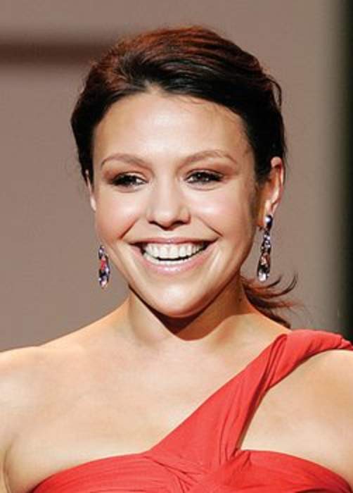 Rachael Ray: American celebrity cook and television host (born 1968)