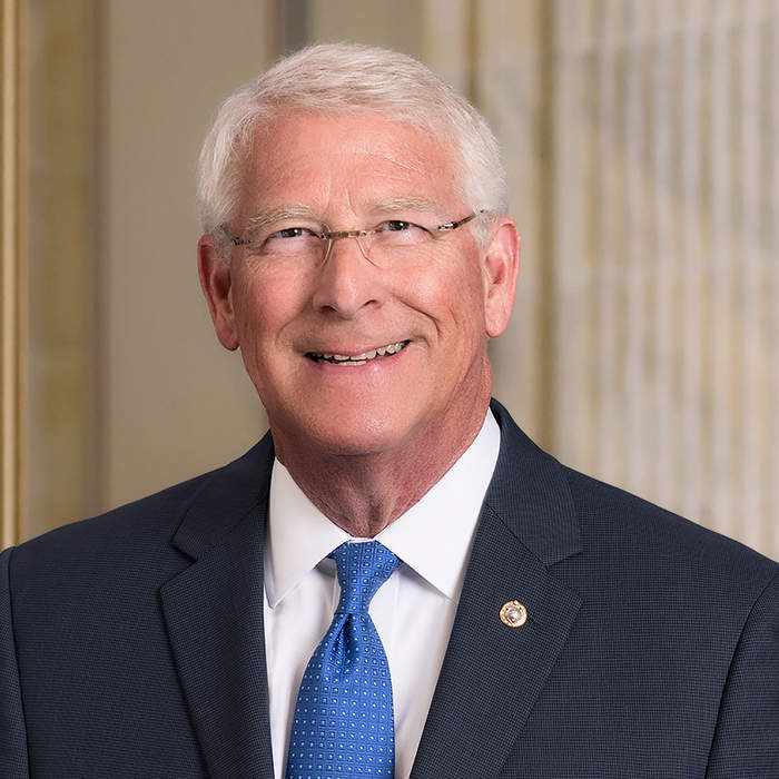 Roger Wicker: American lawyer and politician (born 1951)