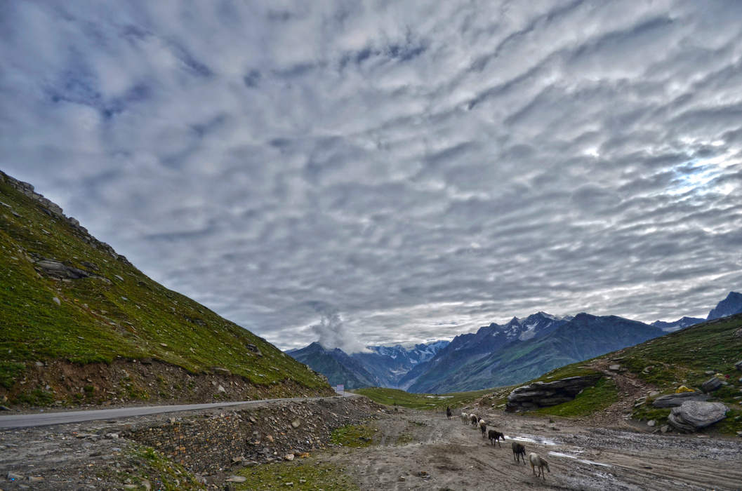 Rohtang Pass: Mountain pass