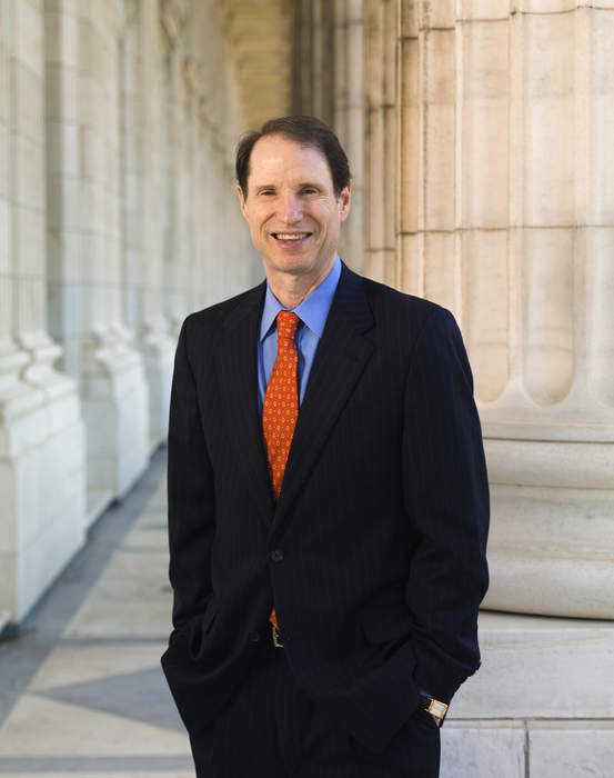 Ron Wyden: American politician and educator (born 1949)