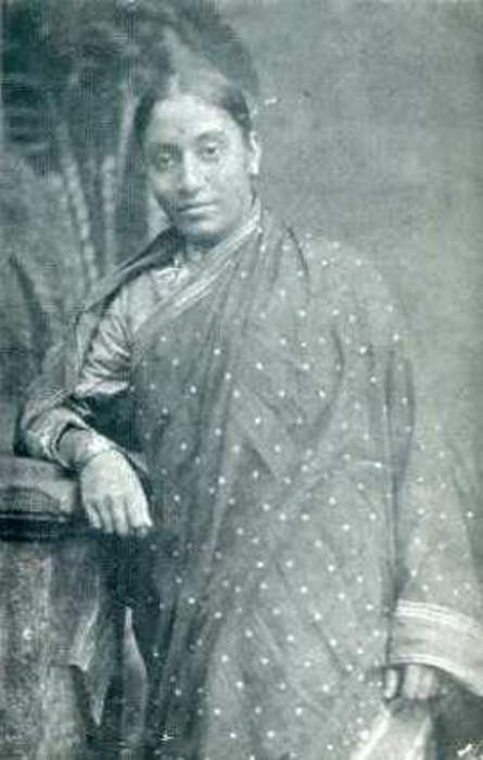 Rukhmabai: One of the first practicing women doctors in colonial India.