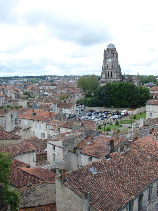Saintes, Charente-Maritime: Subprefecture and commune in Nouvelle-Aquitaine, France