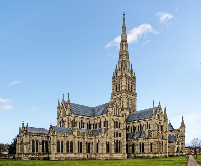 Salisbury Cathedral: Church in Wiltshire, England