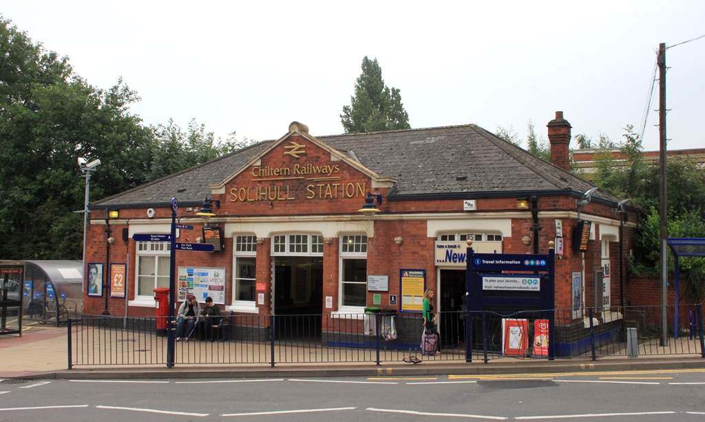 Solihull railway station: Railway station in the West Midlands, England