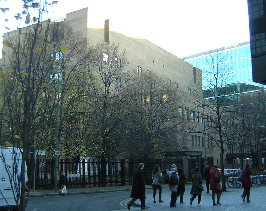 Southwark Crown Court: Judicial building in South London, England