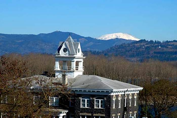 St. Helens, Oregon: City in and county seat of Columbia County, Oregon