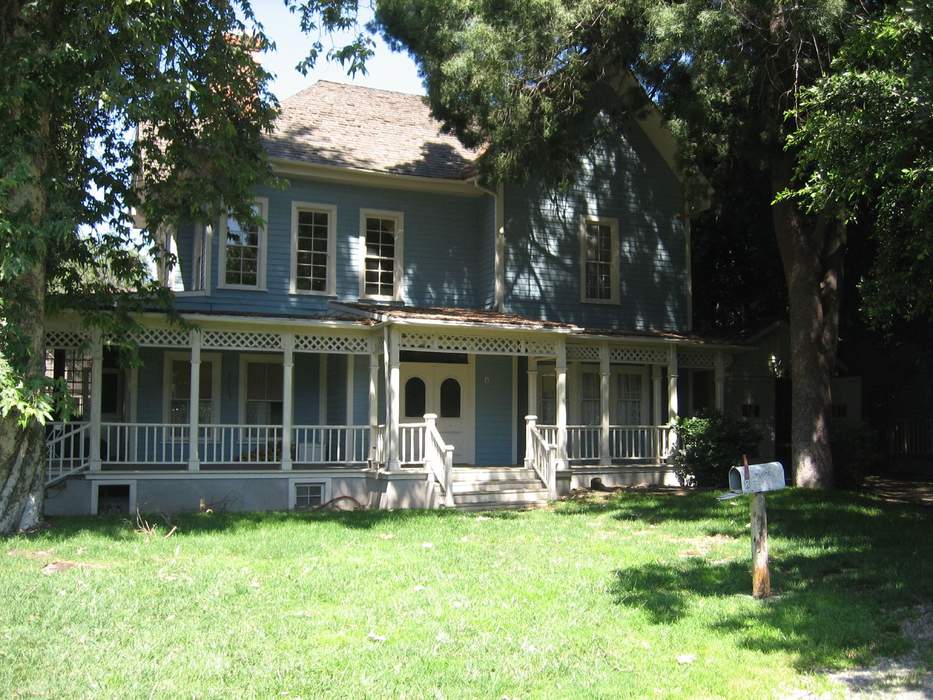 Stars Hollow: Fictional television show city