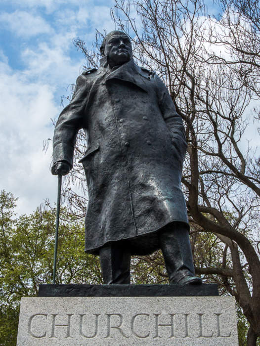 Statue of Winston Churchill, Parliament Square: Sculpture by Ivor Roberts-Jones in London