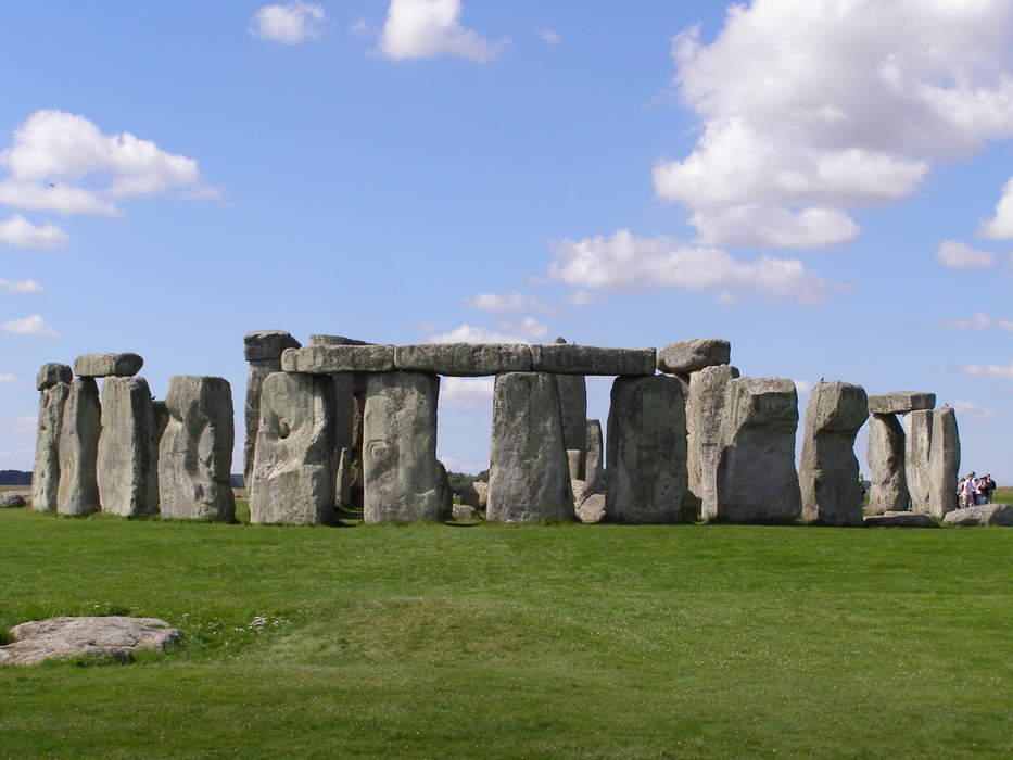 Stonehenge: Ancient monument in England
