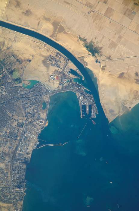 Suez Canal: Artificial sea-level waterway in Egypt