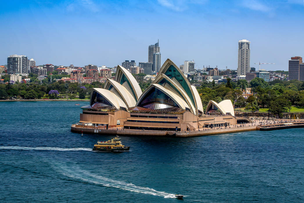 Sydney Opera House: Performing-arts centre in Australia