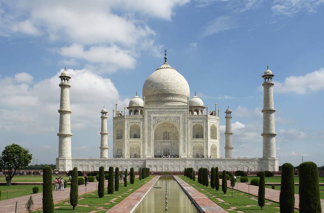 Taj Mahal: Marble mausoleum in Agra, India