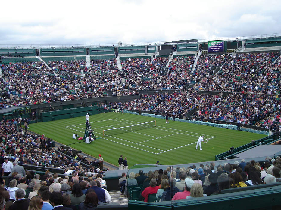 Tennis: Racket sport