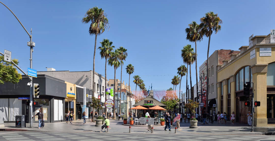Third Street Promenade: Pedestrian mall shopping complex