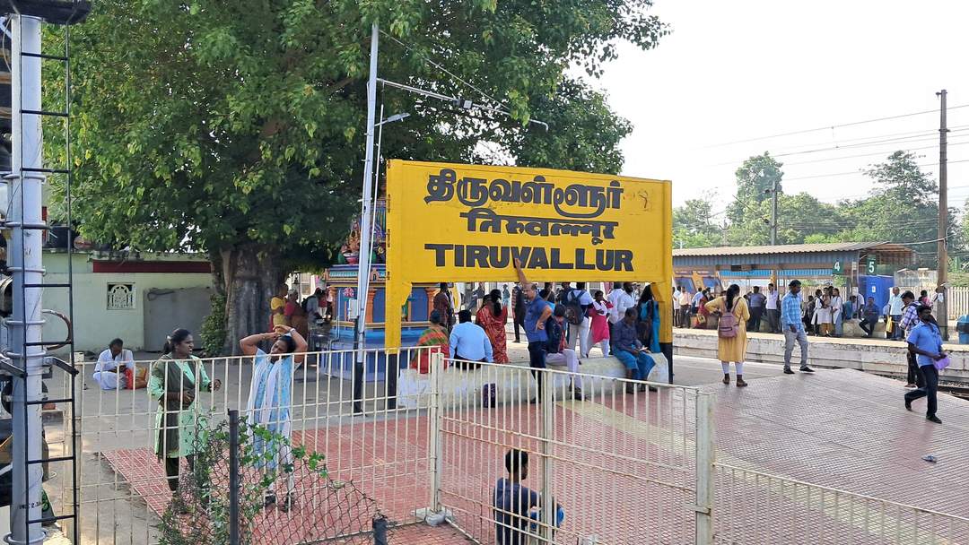 Tiruvallur railway station: Railway station in Tamil Nadu, India