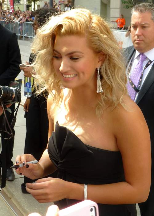 Tori Kelly: American singer-songwriter (born 1992)