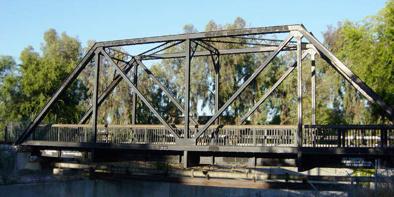 Truss: Rigid structure that consists of two-force members only