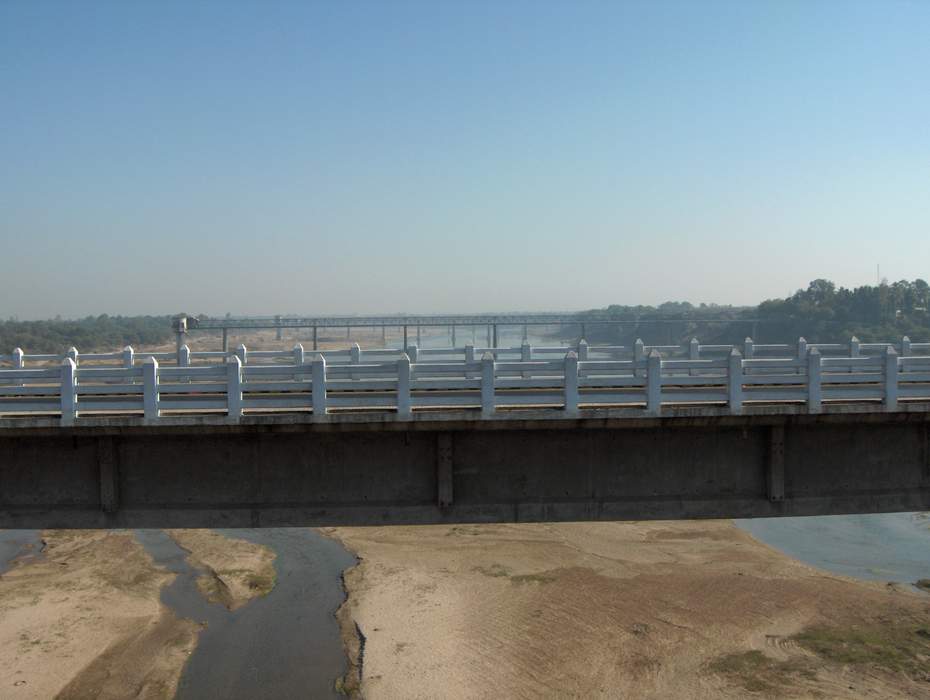 Vishwamitri River: River in India