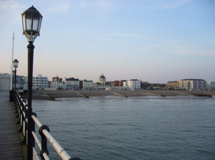 Worthing: Town and borough in West Sussex, England