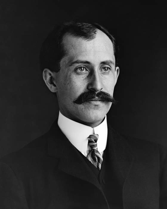 Wright brothers: American aviation pioneers, inventors of the airplane