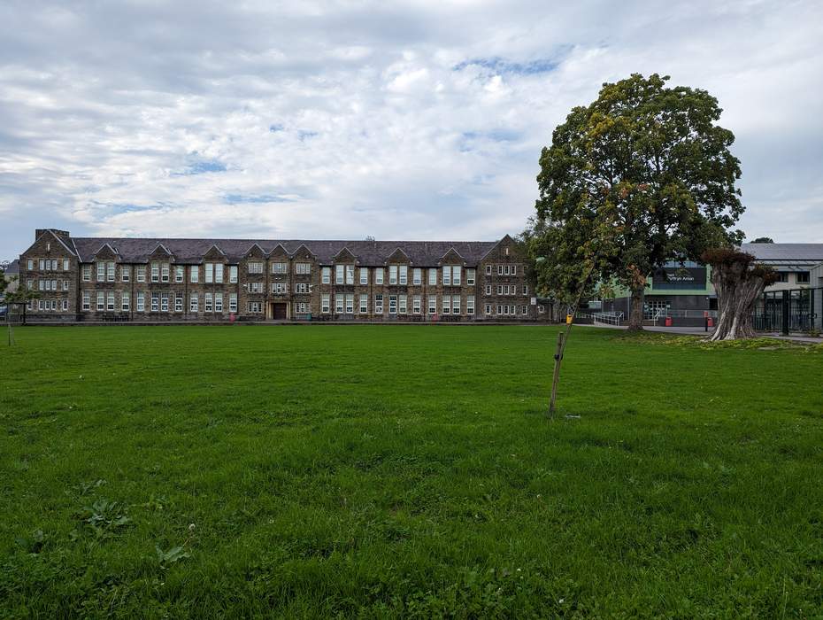 Ysgol Dyffryn Aman: Comprehensive school in Ammanford, Carmarthenshire, Wales